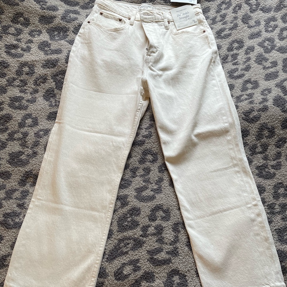 Nwt Abercrombie and Fitch cream 29 short high rise straight leg ankle